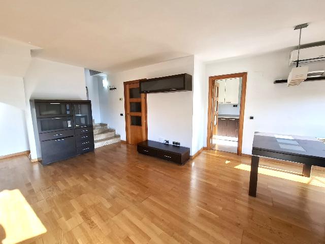 Imagen 1 Inmueble 305210 - Dúplex en venta en Olesa De Montserrat / Zona centro, cerca de La Passió.