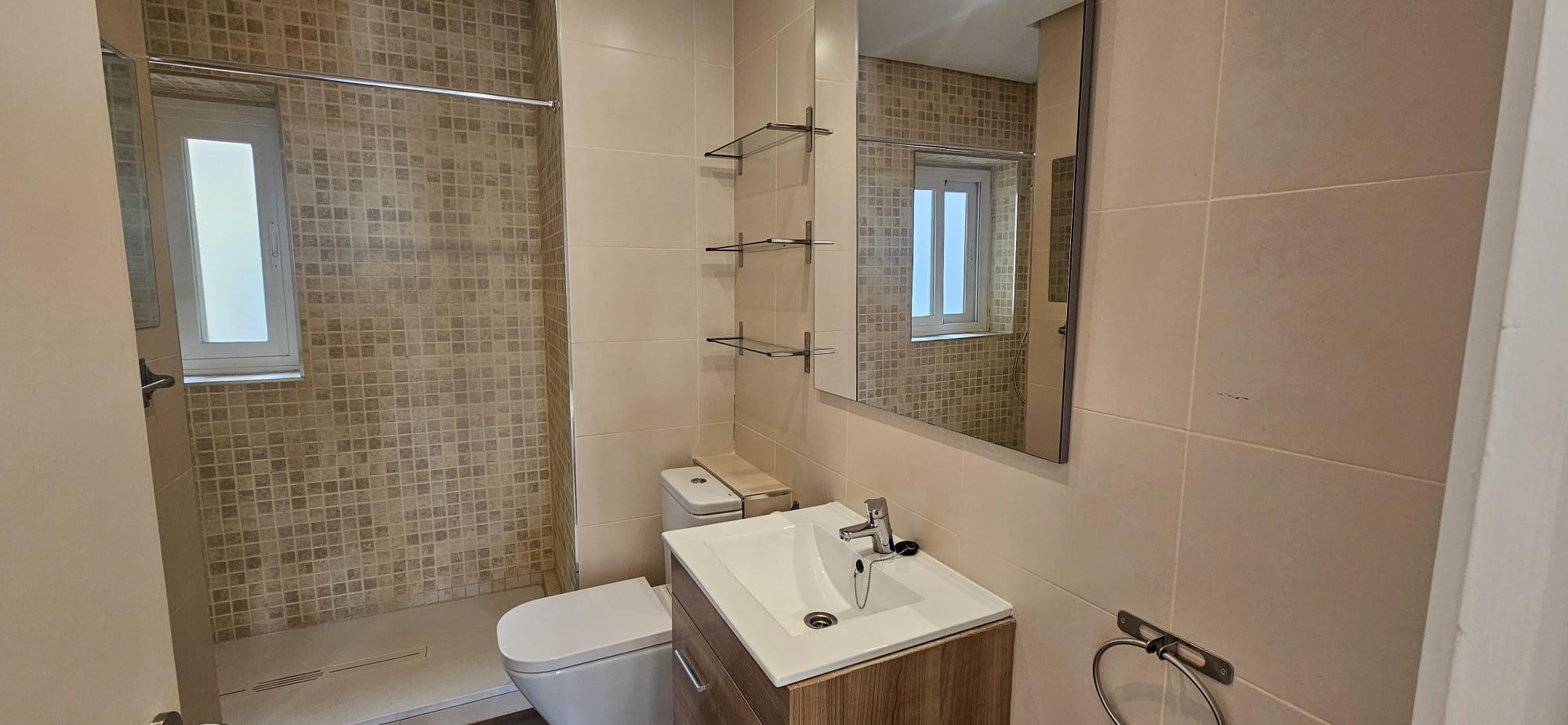 Imagen 16 Piso en venta en Madrid / Cerca del metro Colombia 