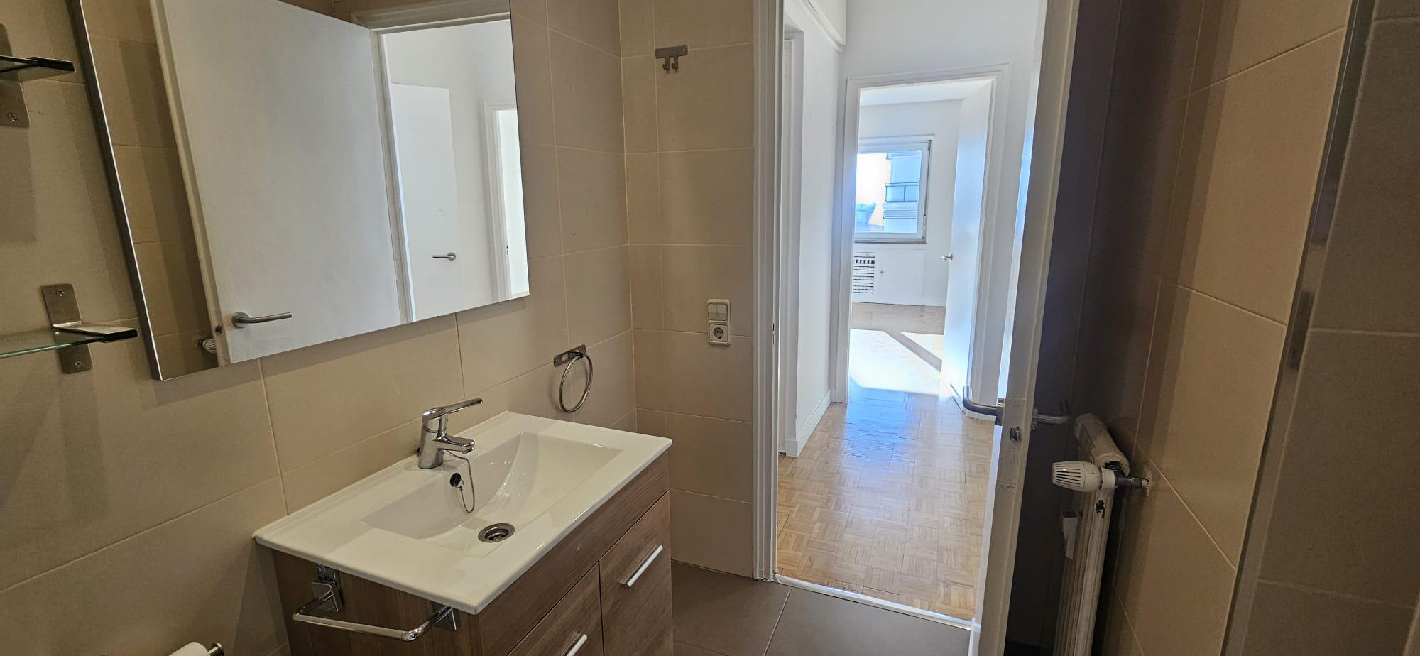 Imagen 22 Piso en venta en Madrid / Cerca del metro Colombia 