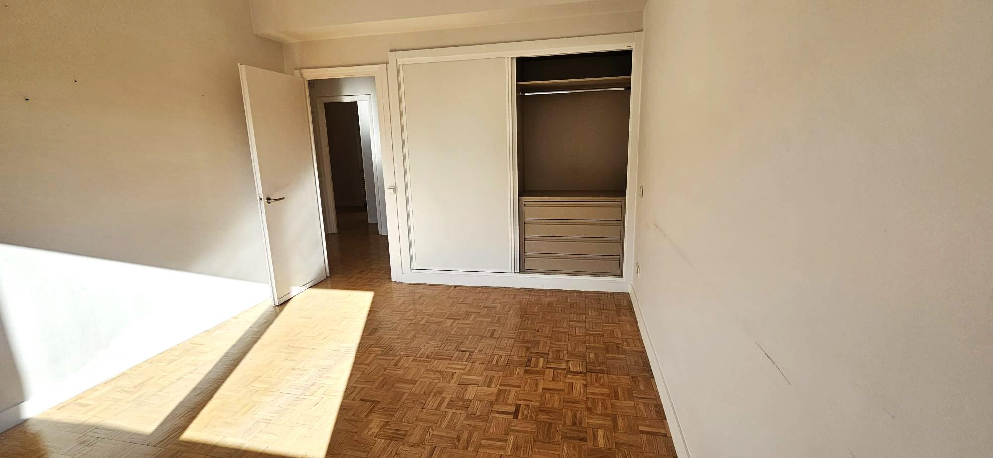 Imagen 21 Piso en venta en Madrid / Cerca del metro Colombia 