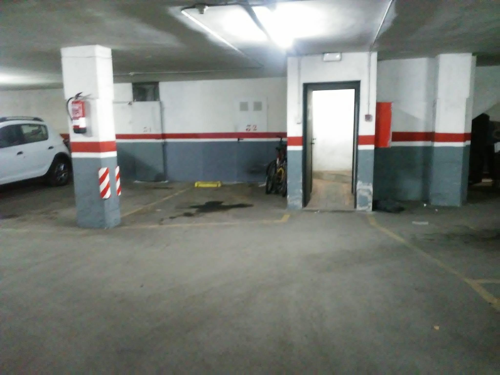 Imagen 2 Parking Coche en venta en Santa Coloma De Gramenet / Parking muy bien ubicado para coche  ...