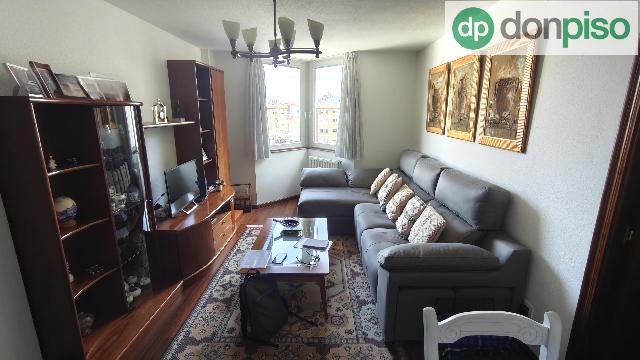 Imagen 1 Inmueble 300970 - Piso en venta en Santa Cruz De Bezana / Urbanización Bezana Lago, en el centro de Bezana 