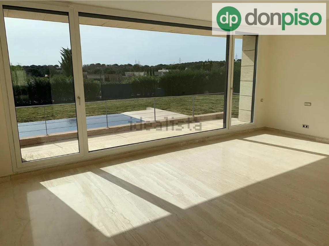 Imagen 10 Casa Aislada en venta en Pozuelo De Alarcón / Prestigiosa Urbanización La Finca 