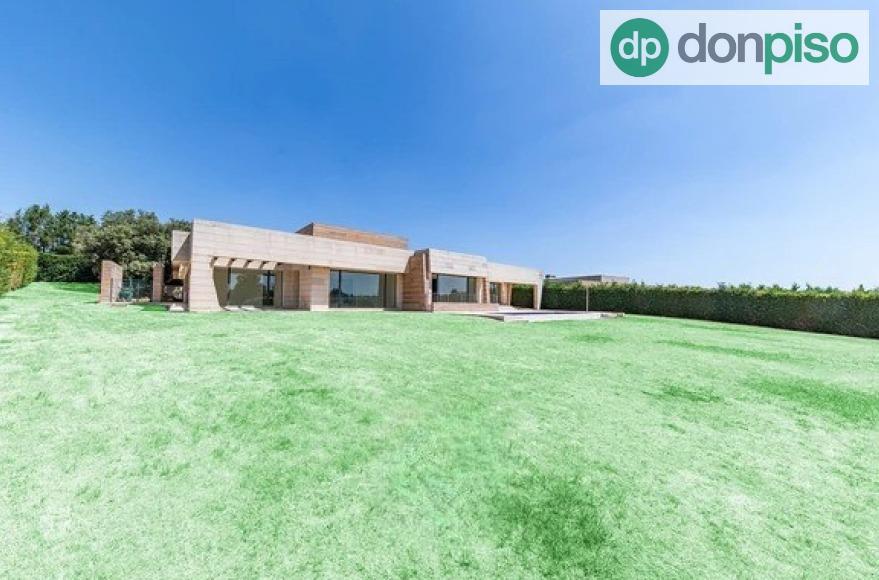 Imagen 3 Casa Aislada en venta en Pozuelo De Alarcón / Prestigiosa Urbanización La Finca 