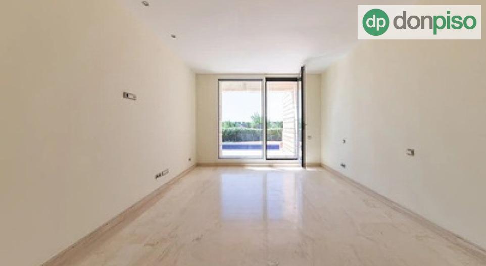 Imagen 8 Casa Aislada en venta en Pozuelo De Alarcón / Prestigiosa Urbanización La Finca 