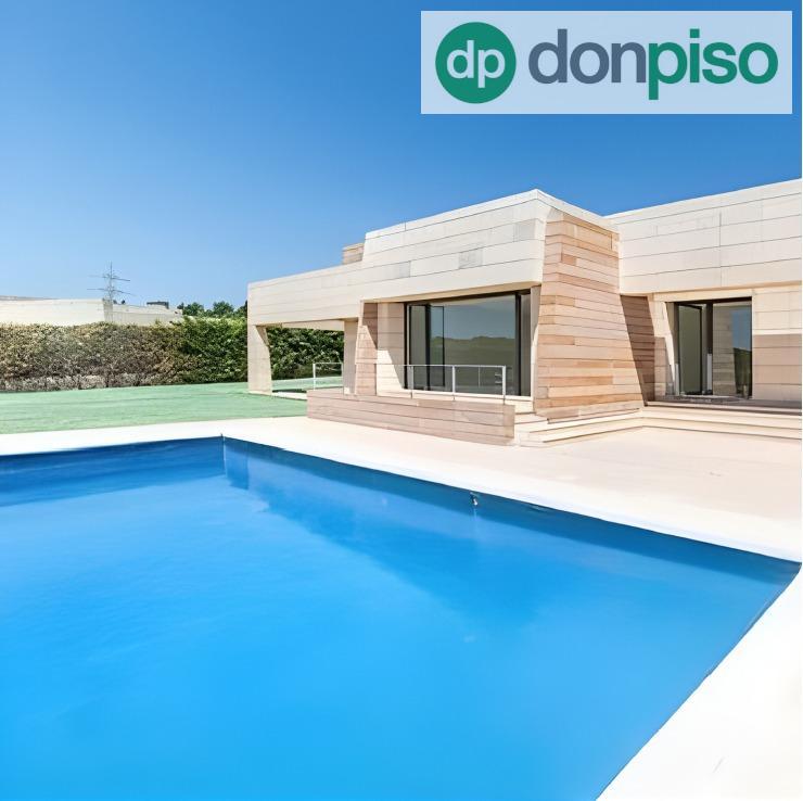 Imagen 2 Casa Aislada en venta en Pozuelo De Alarcón / Prestigiosa Urbanización La Finca 