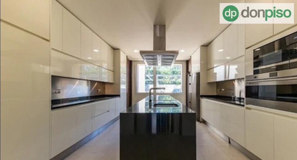 Imagen 20 Casa Aislada en venta en Pozuelo De Alarcón / Prestigiosa Urbanización La Finca 