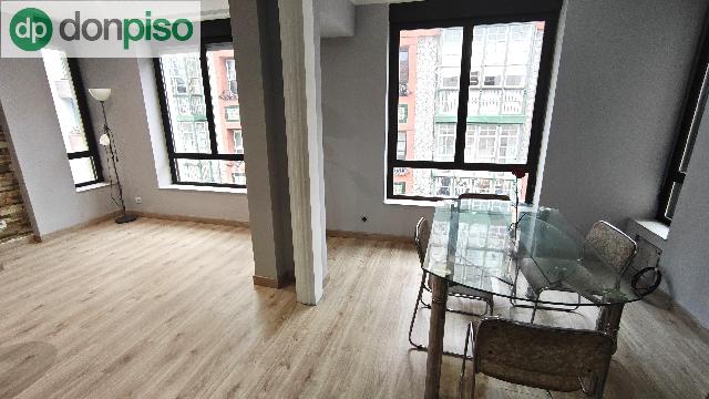 Imagen 2 Inmueble 301125 - Piso en venta en Torrelavega / Frente al Parque de la Llama 