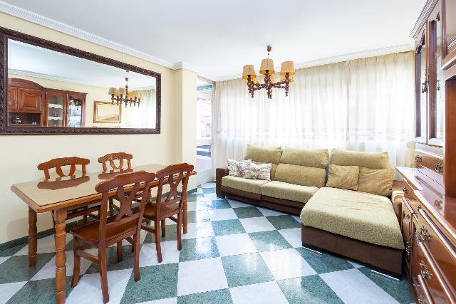 Imagen 1 Inmueble 268588 - Piso en venta en Granada / Junto al colegio Los Salesianos