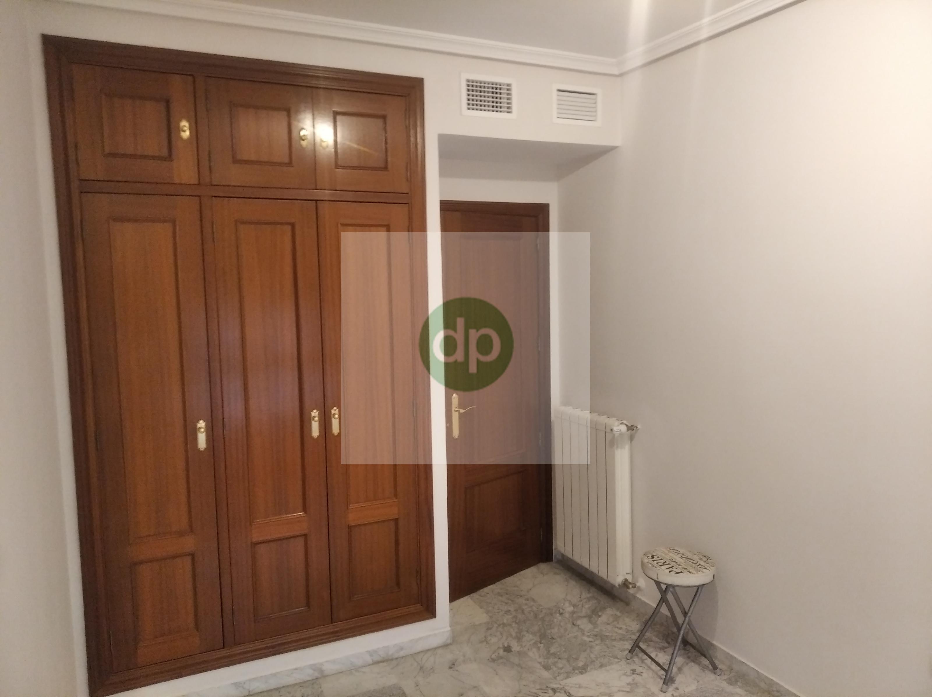 Imagen 28 Piso en venta en Badajoz / Jardines del Guadiana, junto a restaurantes y tiendas