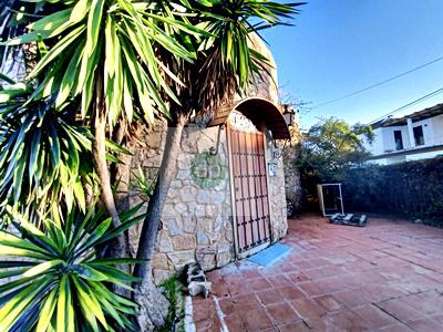 Imagen 5 Casa Aislada en venta en Badajoz / Los Montitos - Avenida principal. Ubicación inmejorable