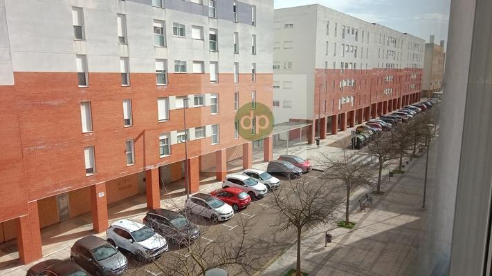 Imagen 13 Piso en venta en Badajoz / Cerro Gordo - en la calle de mayor actividad comercial