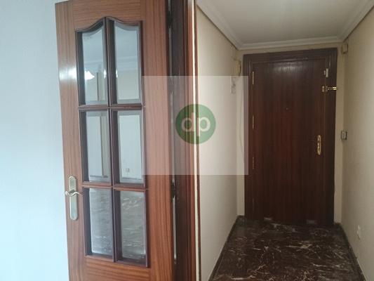 Imagen 2 Inmueble 302955 - Piso en alquiler en Badajoz / Junto a El Corte Inglés y Av. Villanueva.
