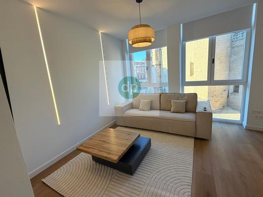 Imagen 1 Apartamento en alquiler en Badajoz / Plaza de España, frente a La Catedral. San Juan.