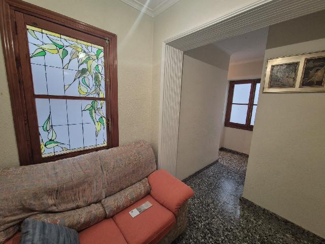 Imagen 2 Inmueble 299390 - Apartamento en venta en Villena / Dos pisos juntos enfrente de la parroquia de Santiago