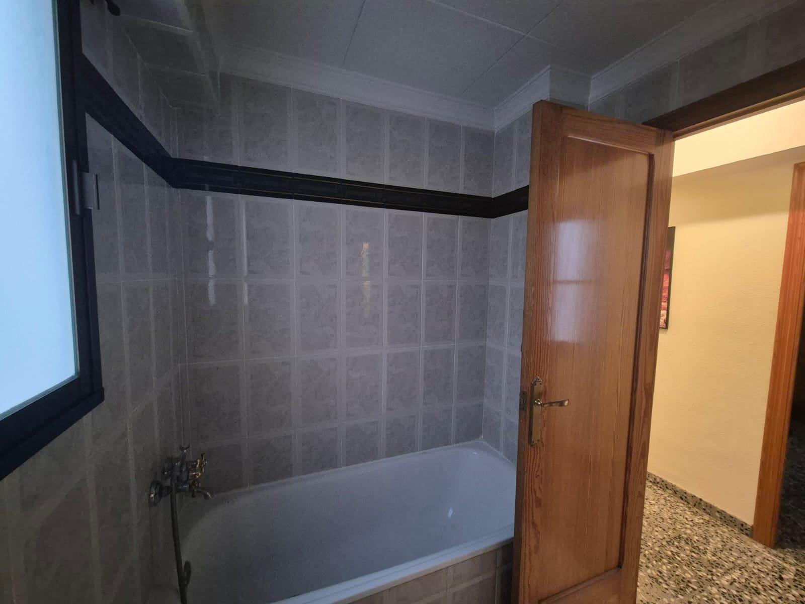 Imagen 15 Apartamento en venta en Villena / Dos pisos juntos enfrente de la parroquia de Santiago