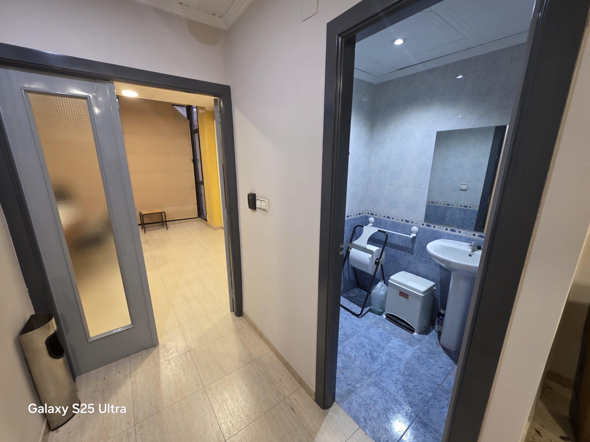 Imagen 8 Oficina Comercial en venta en Elda / Edificio de oficinas de 4 plantas totalmente instalado