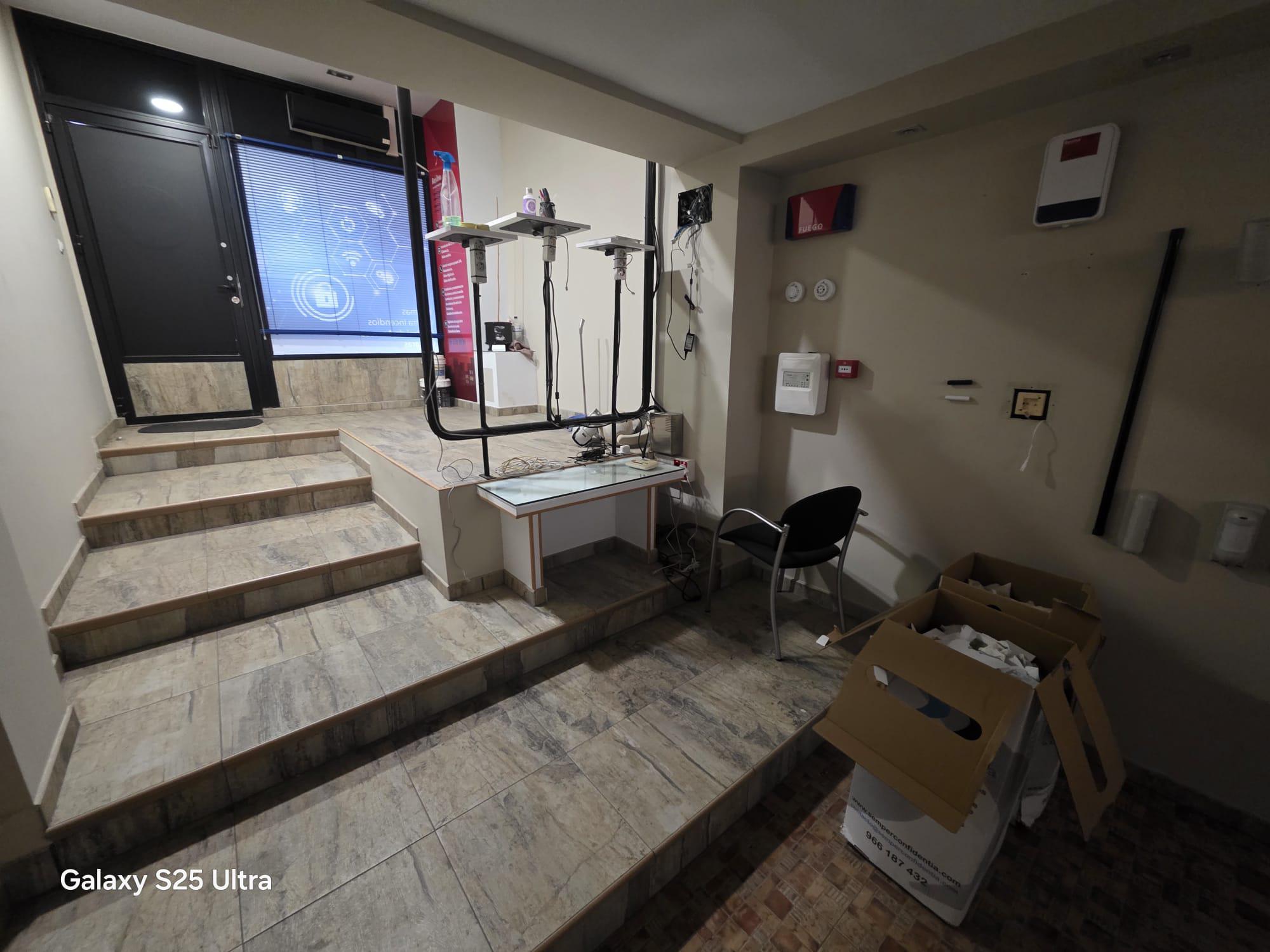 Imagen 6 Oficina Comercial en venta en Elda / Edificio de oficinas de 4 plantas totalmente instalado