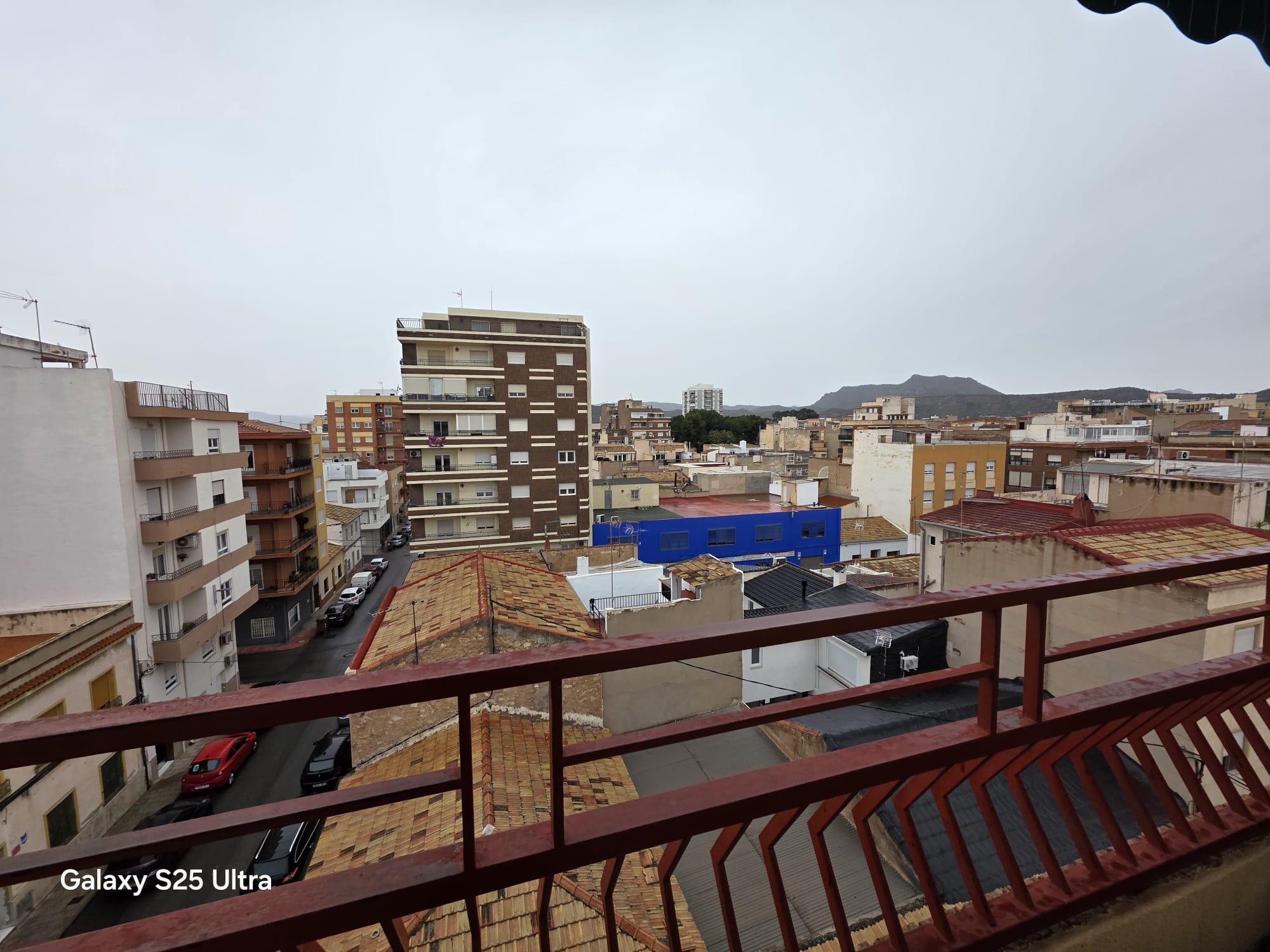 Imagen 4 Apartamento en venta en Elda / Piso 4º sin ascensor, zona Jaime Balmes-Avda. de Madrid