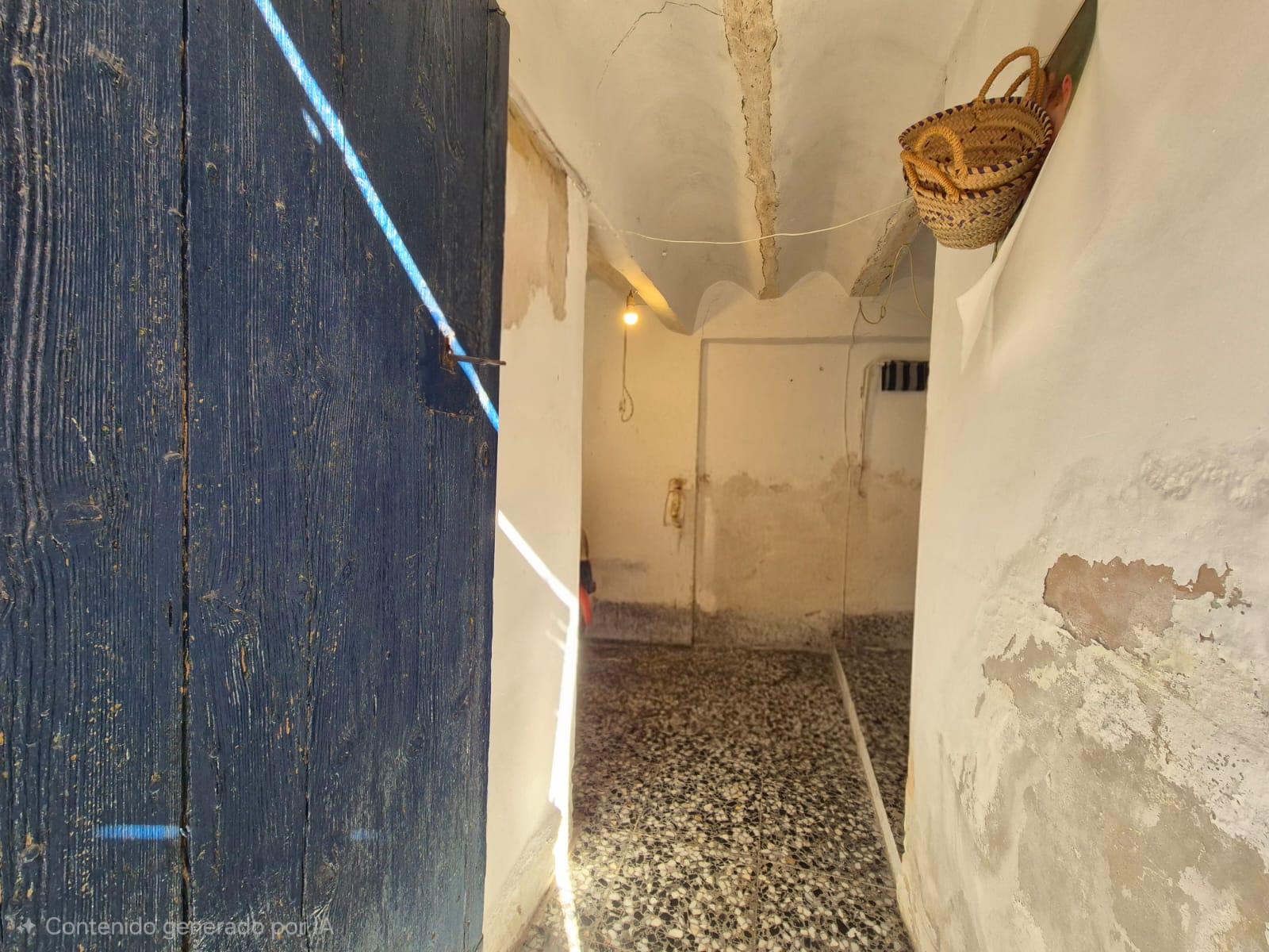 Imagen 2 Casa Adosada en venta en Pinós El/pinoso / Casa adosada esquinera junto a calle Maisonnave