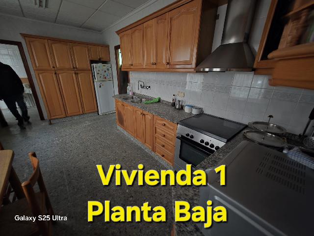 Imagen 4 Inmueble 300653 - Casa Pareada en venta en Petrer / Parcela urbana con 3 viviendas junto parque 9 d´Octubre