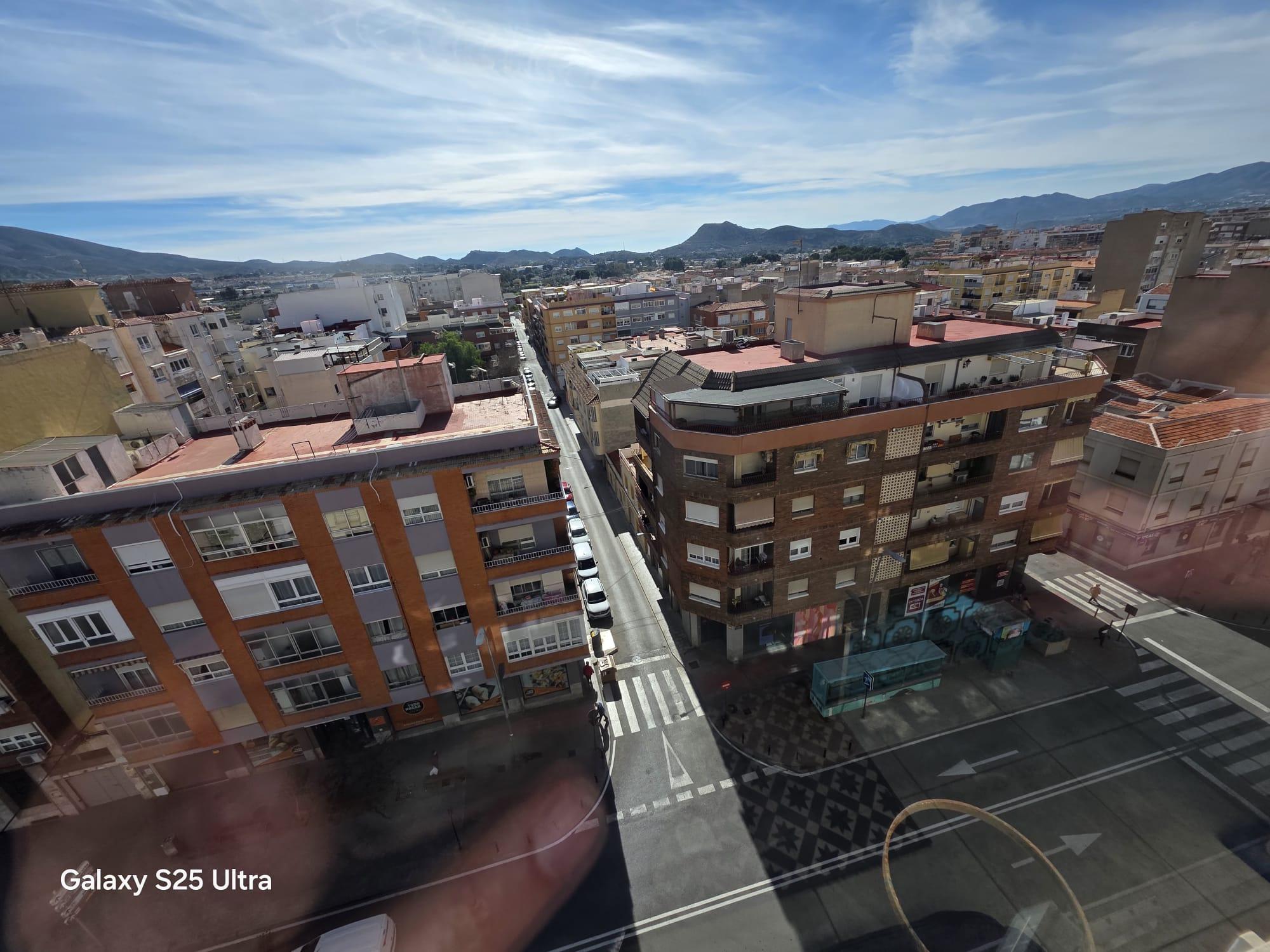 Imagen 1 Apartamento en venta en Elda / Piso con ascensor situado en la misma Gran Avenida