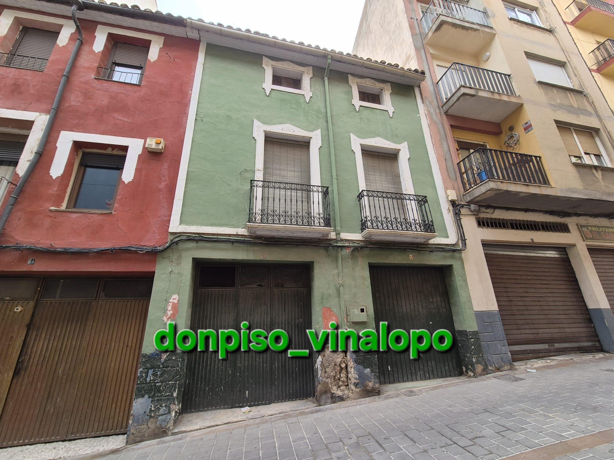 Imagen 1 Casa Adosada en venta en Villena / Casa adosada junto Iglesia de Santa María y calle Nueva