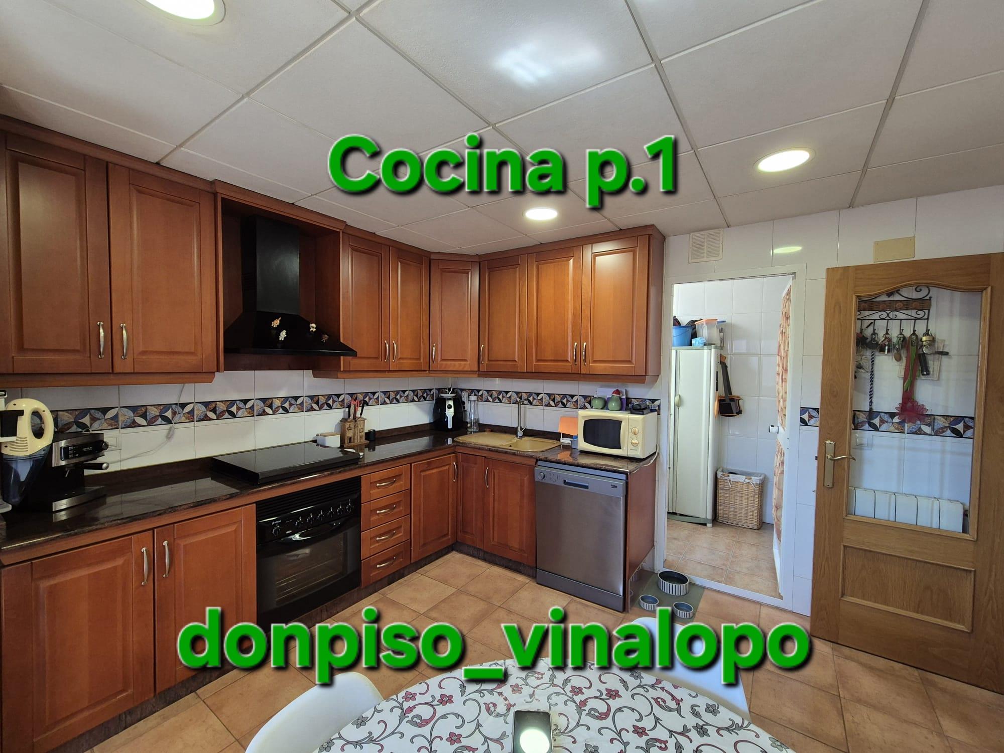 Imagen 6 Casa Adosada en venta en Villena / Adosado a 3 calles de la Avda. de la Constitución