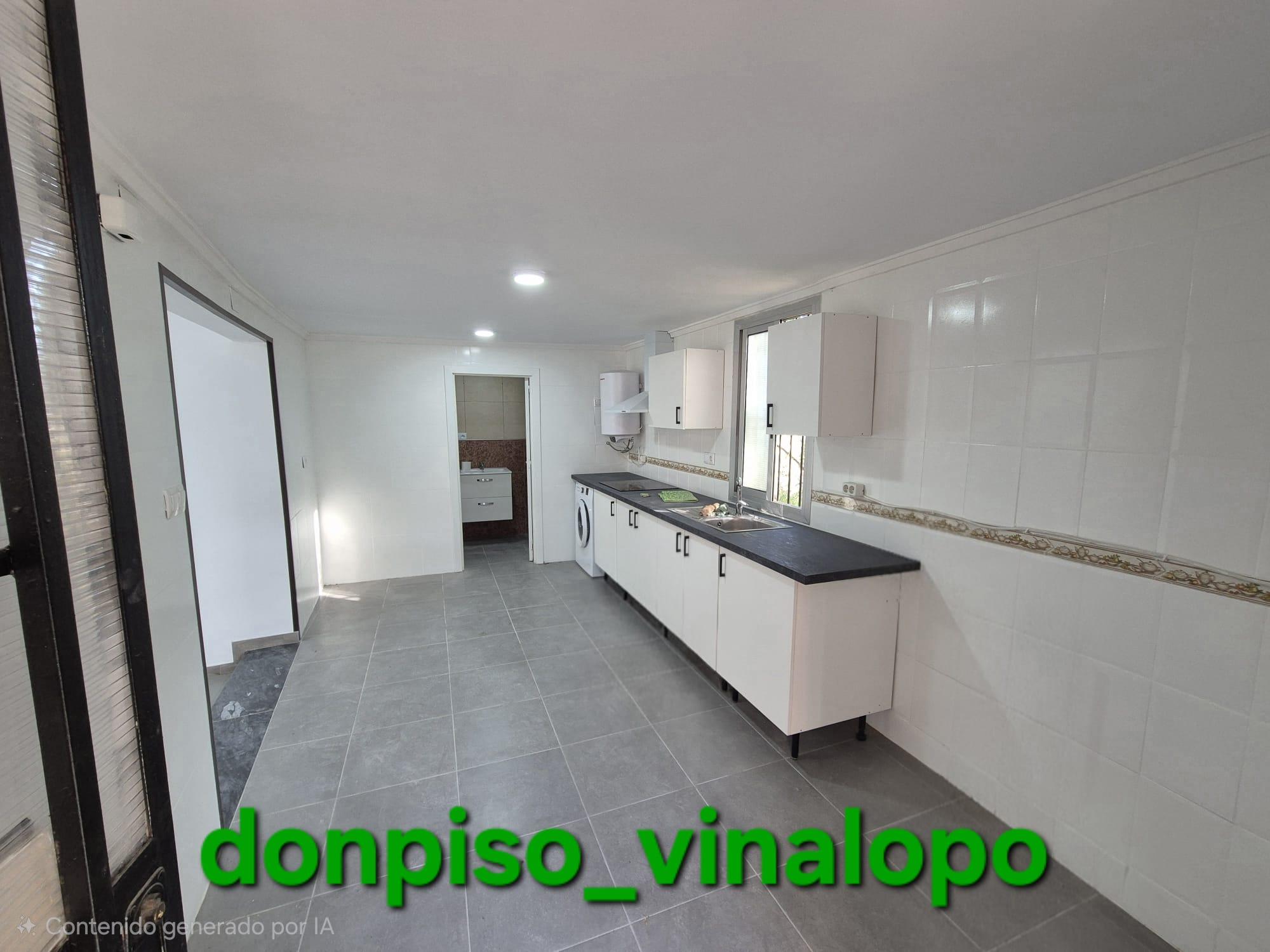 Imagen 5 Casa Adosada en venta en Petrer / Casa adosada reformada junto Avenida Reina Sofía