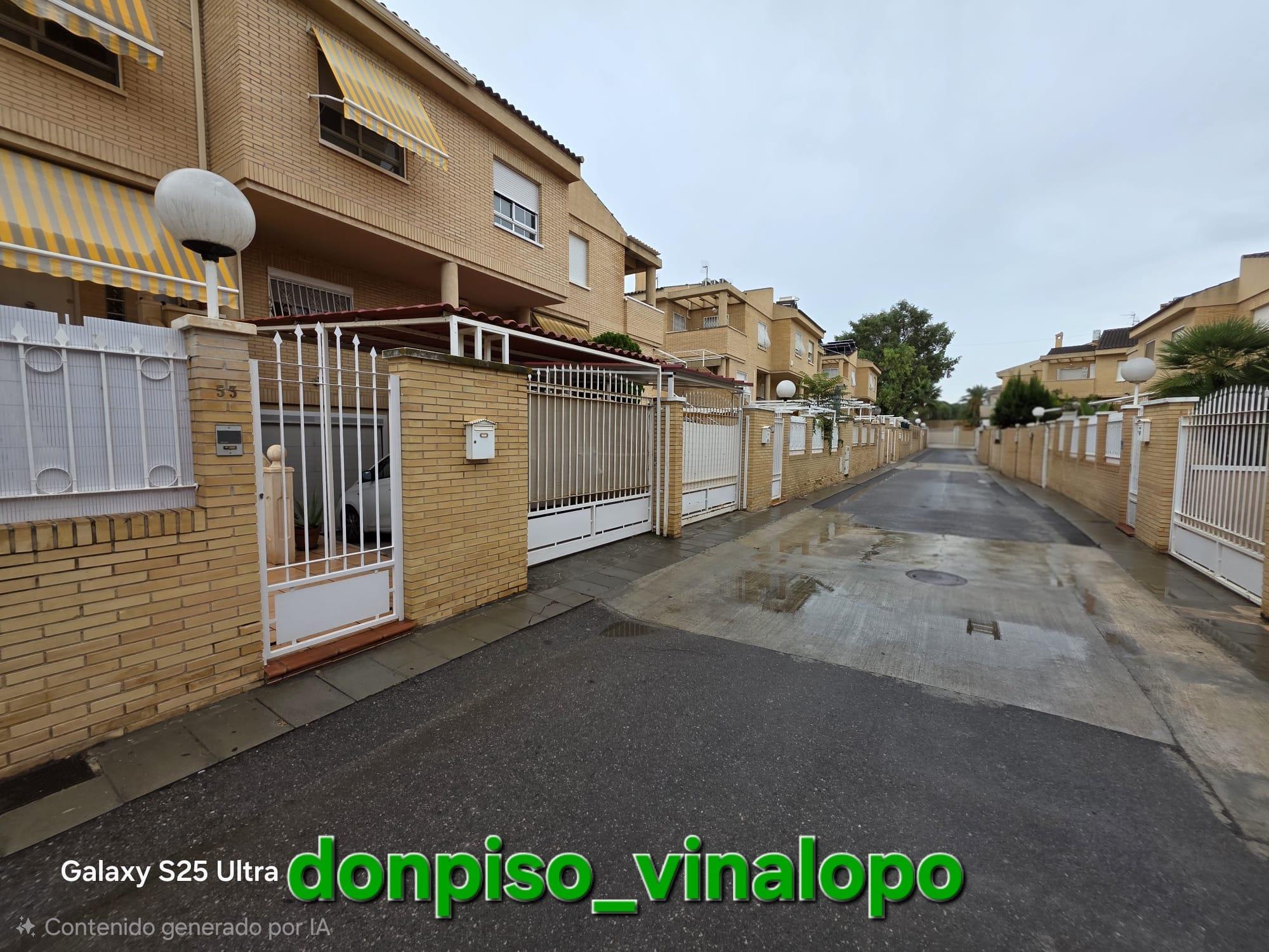 Imagen 40 Casa Adosada en venta en Elda / Adosado para entrar a vivir, zona Sagrada Familia