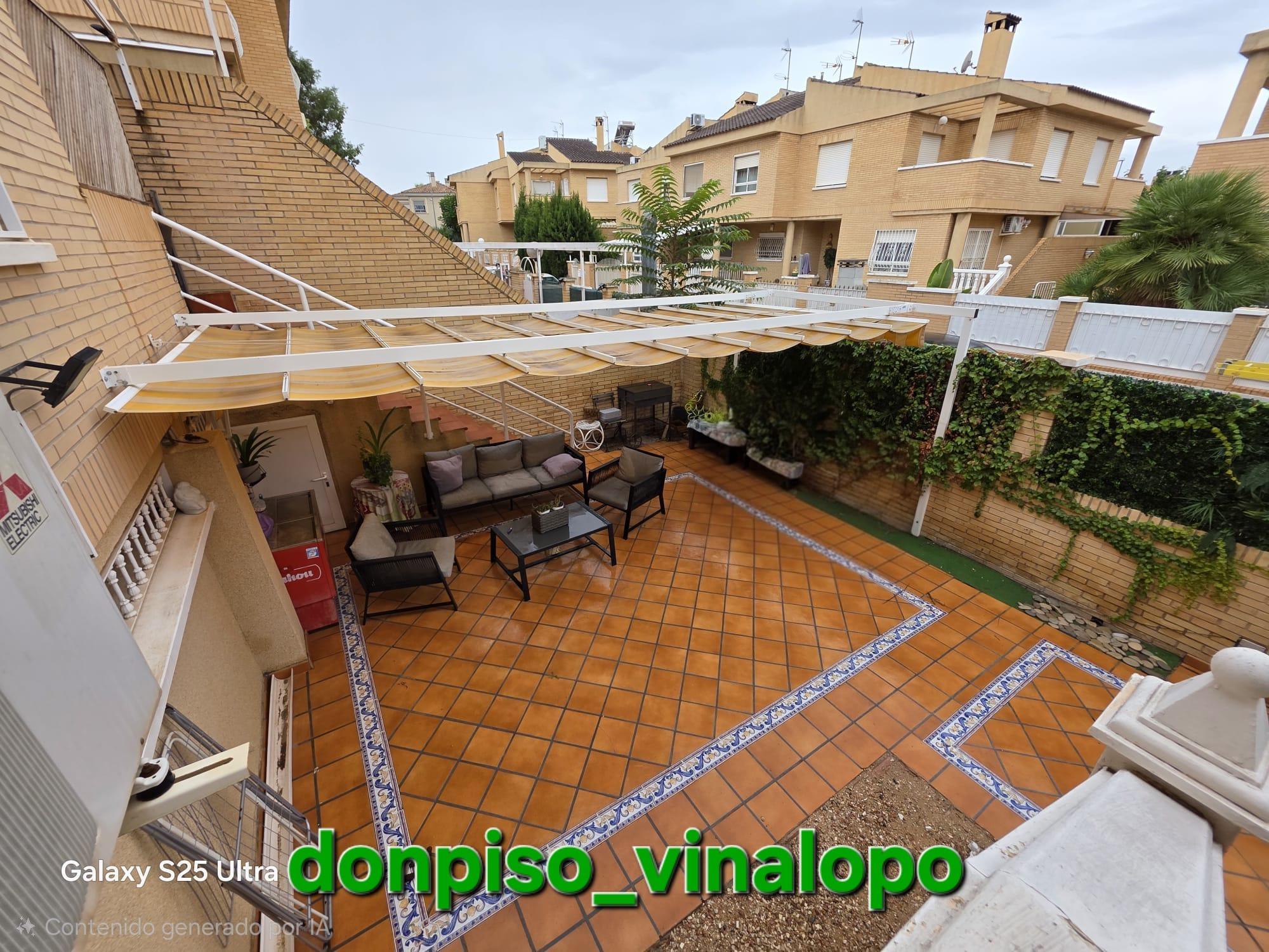 Imagen 1 Casa Adosada en venta en Elda / Adosado para entrar a vivir, zona Sagrada Familia