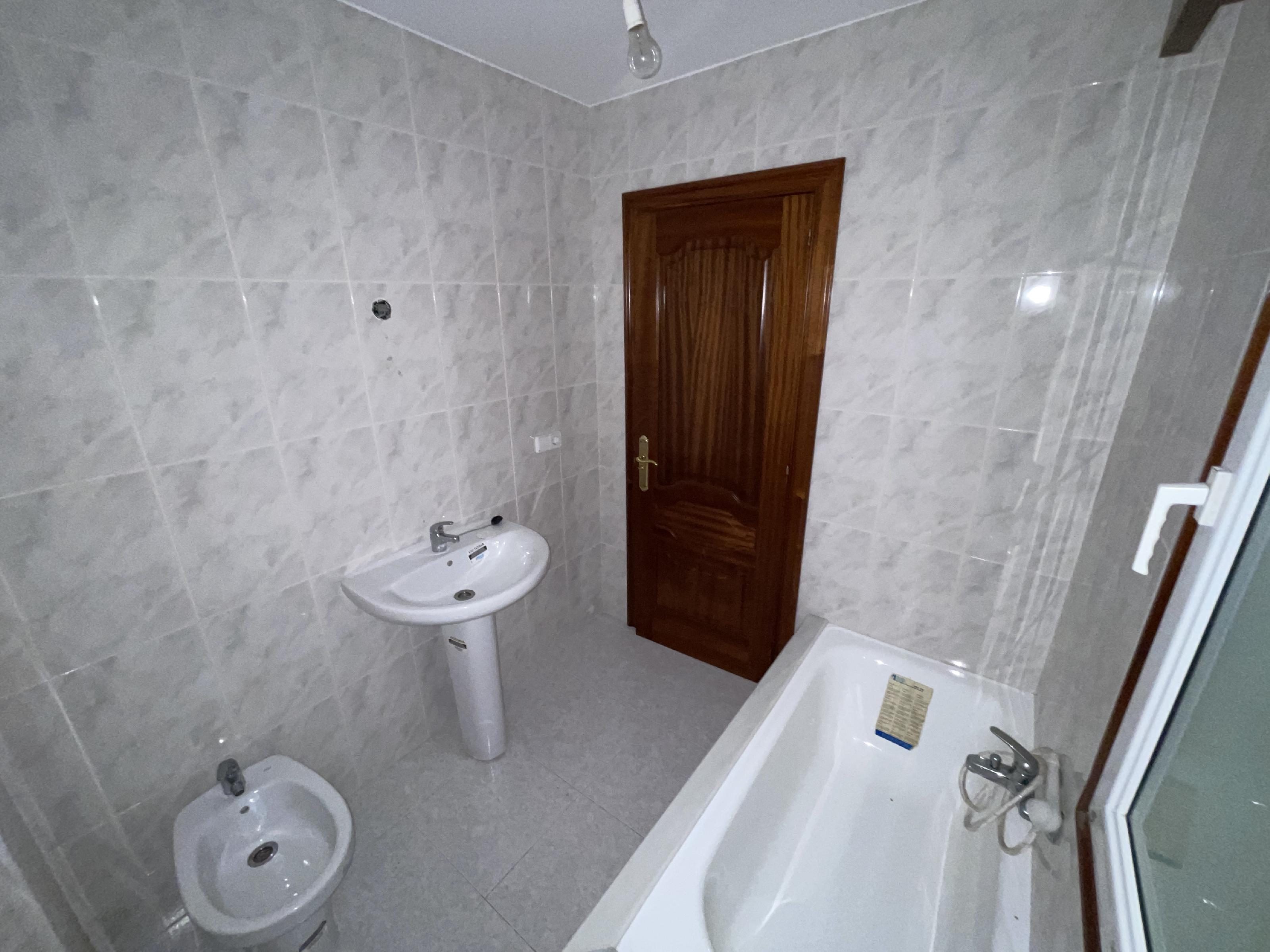 Imagen 11 Apartamento en venta en Zas / Carretara Fisterra 171 zas  a 4 km playa de Laxe