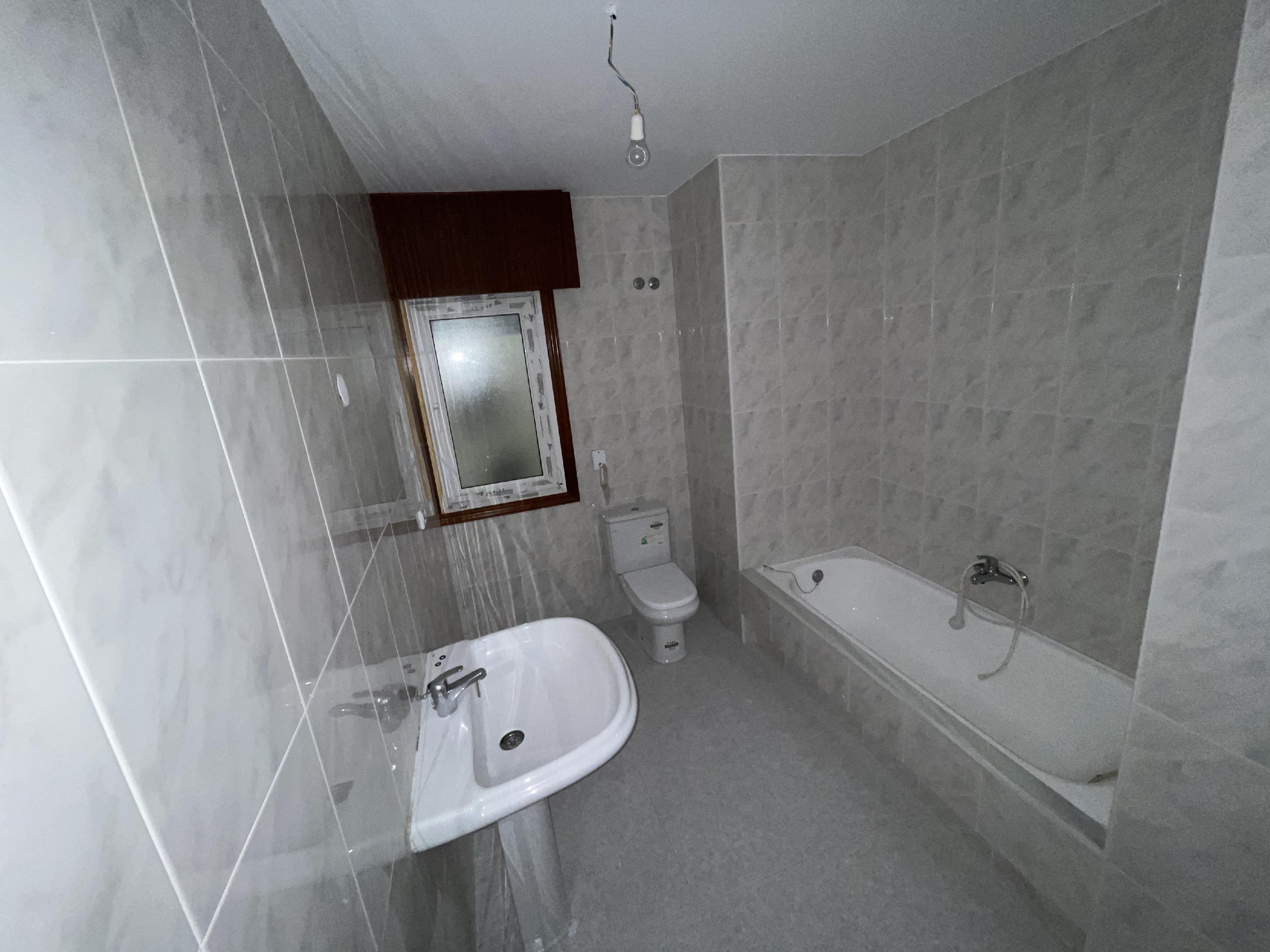 Imagen 25 Apartamento en venta en Zas / Carretara Fisterra 171 zas  a 4 km playa de Laxe