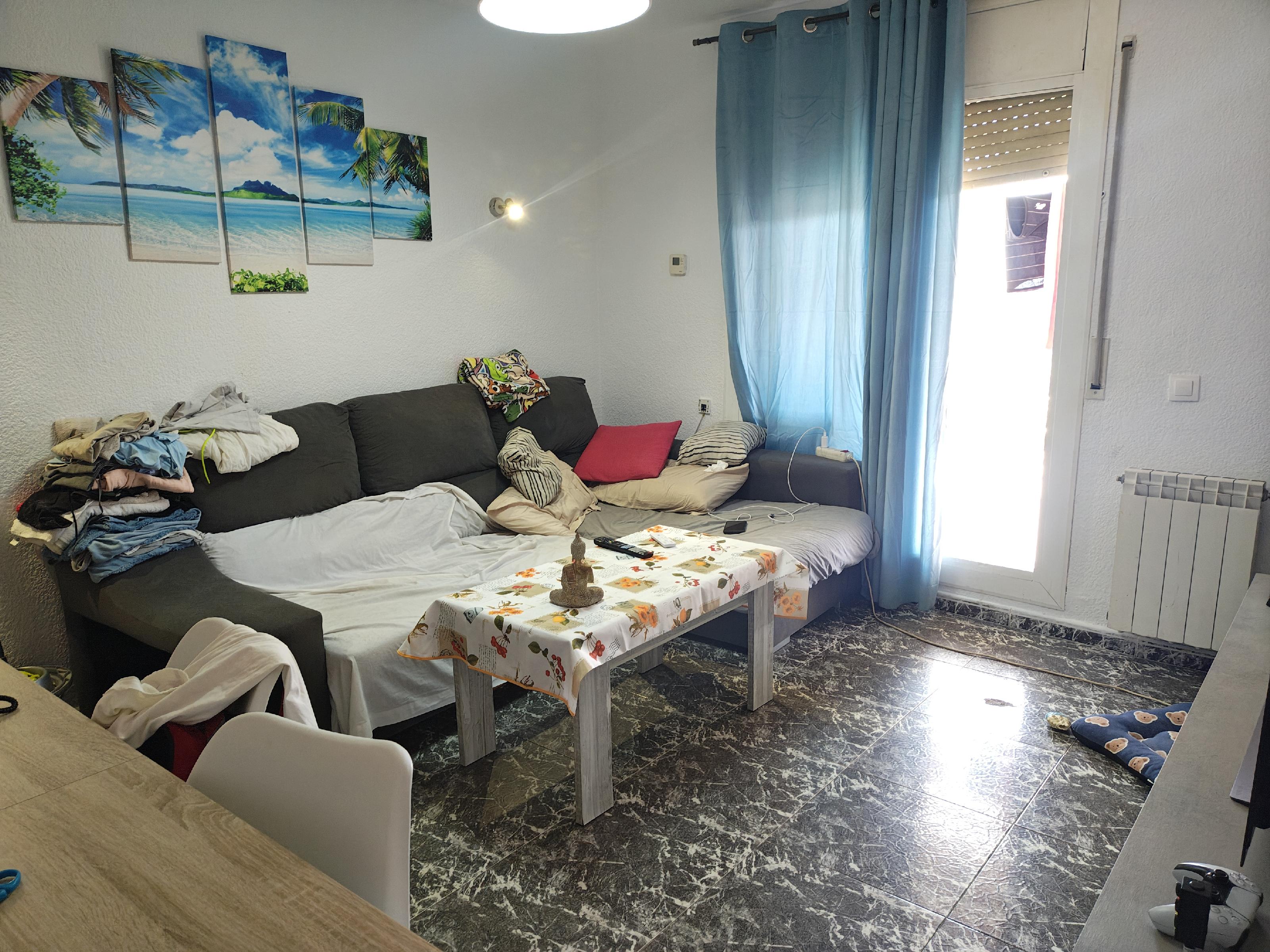 Imagen 3 Piso en venta en Barcelona / Muy cerca del matro de Roquetes