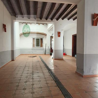 Imagen 3 Casa Adosada en venta en Villanueva De La Serena / Muy céntrica, con local comercial de 40...