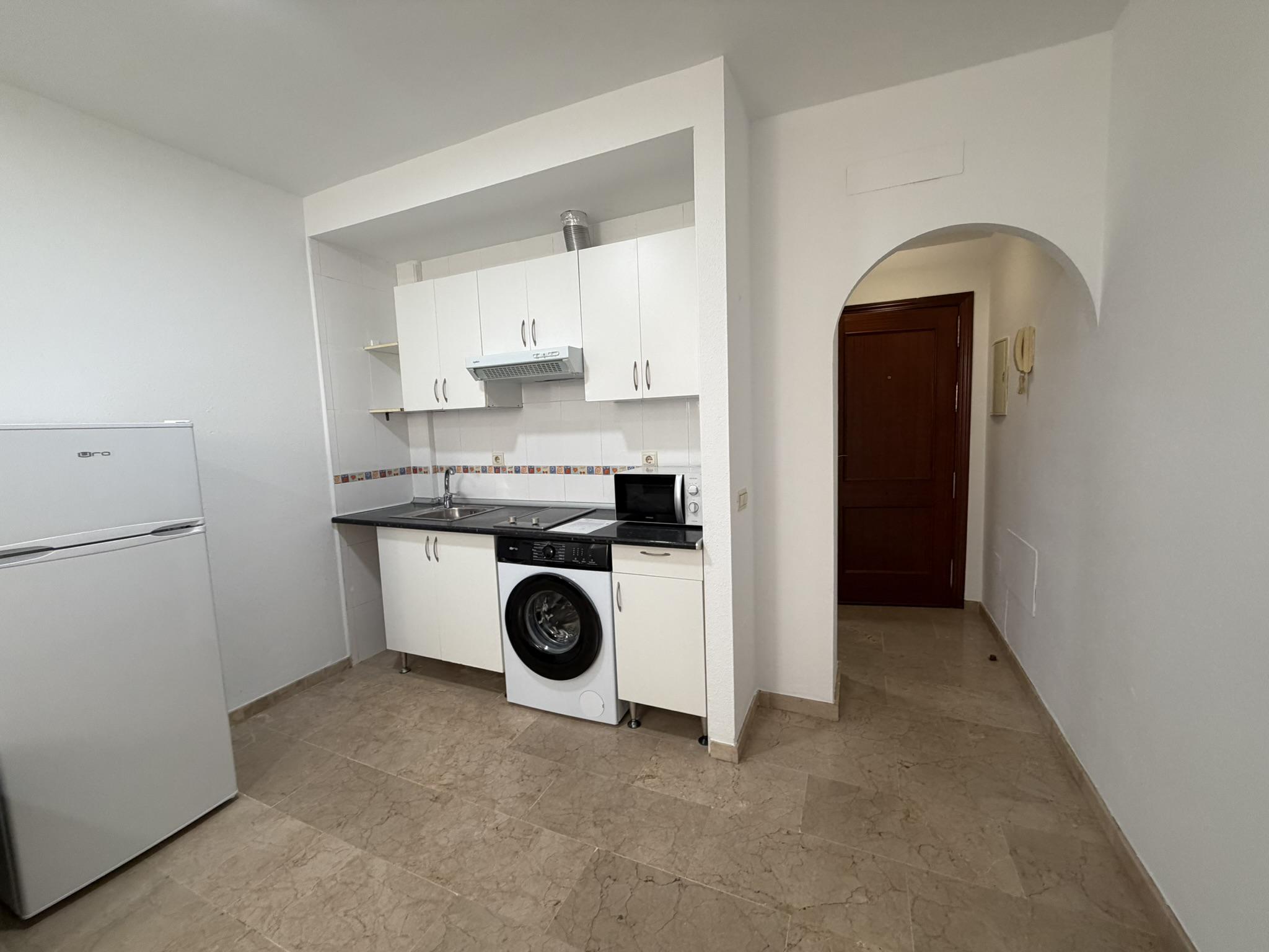Imagen 6 Estudio en venta en Benalmádena / A un paso del centro del arrollo de la miel.