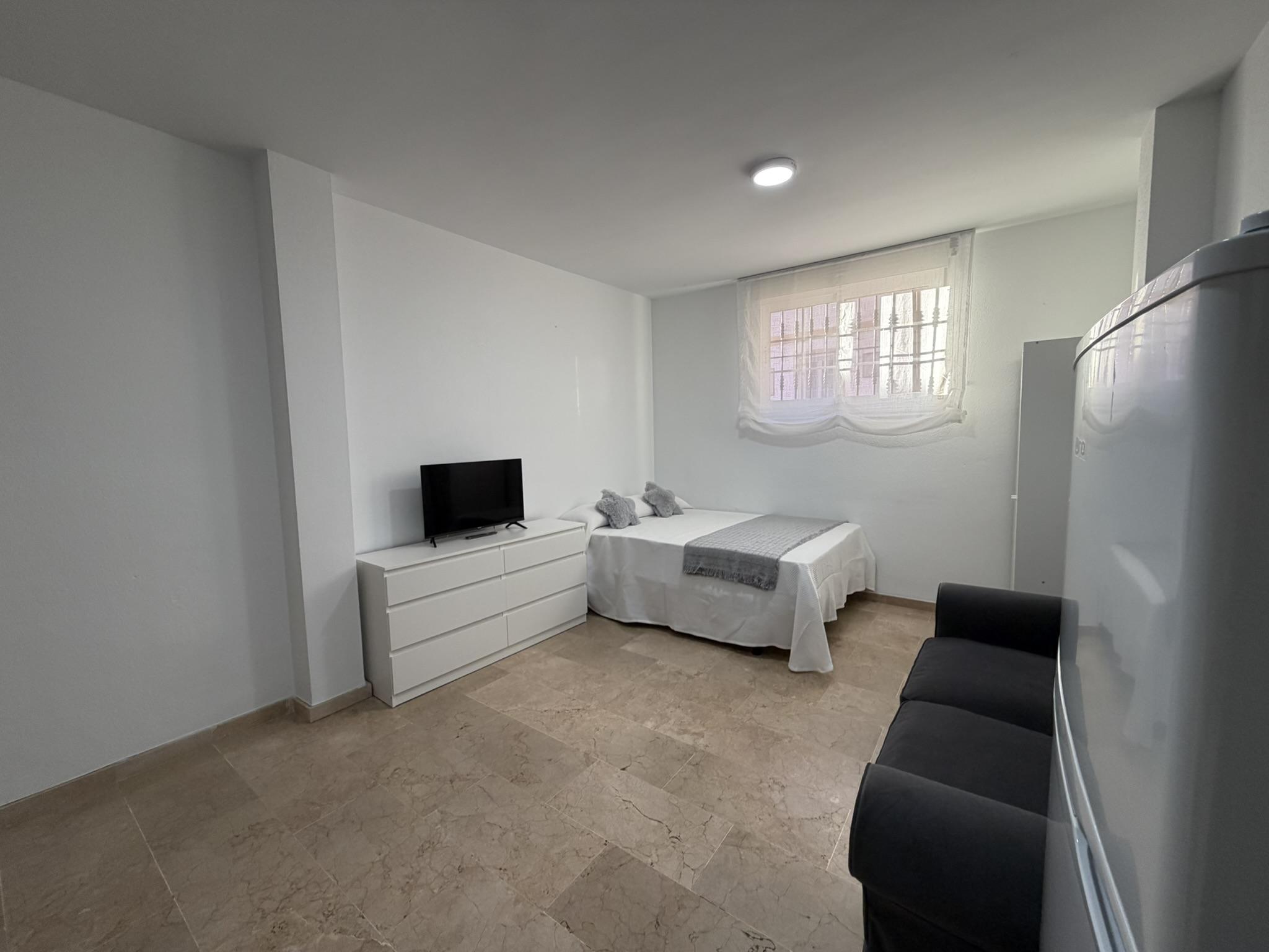 Imagen 2 Estudio en venta en Benalmádena / A un paso del centro del arrollo de la miel.