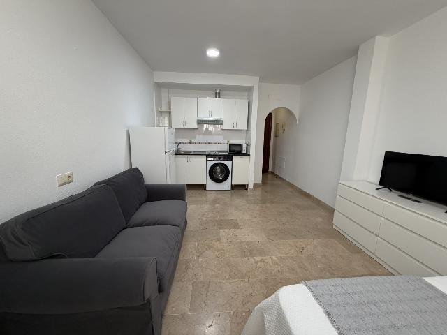 Imagen 3 Inmueble 300576 - Estudio en venta en Benalmádena / A un paso del centro del arrollo de la miel.