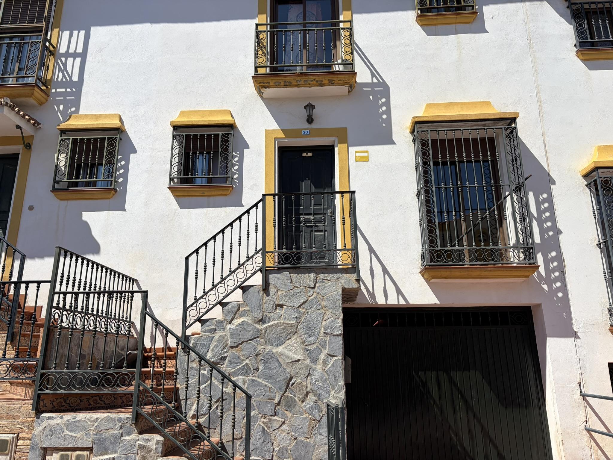 Imagen 28 Casa Adosada en venta en Benalmádena / Ubicación premium a 100 m del centro Benalmádena Pueblo
