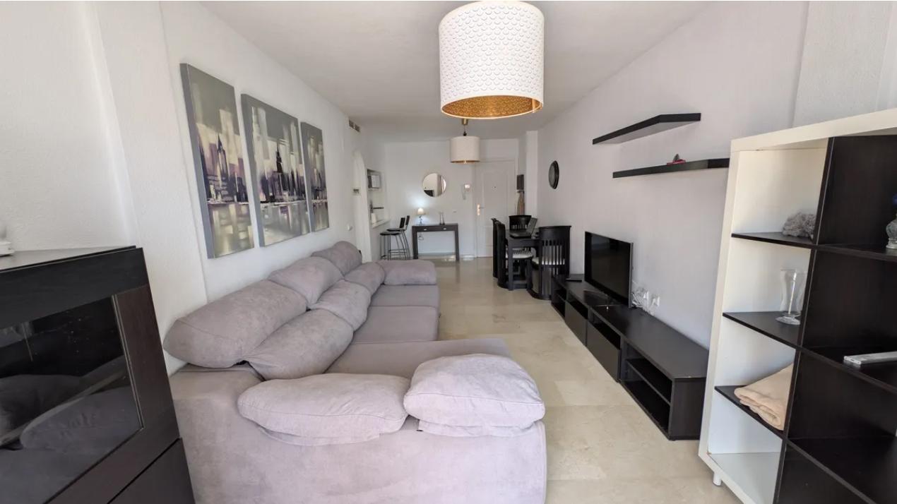 Imagen 3 Apartamento en venta en Benalmádena /  Playa a 400 metros , del centro comercial Torrequebrada