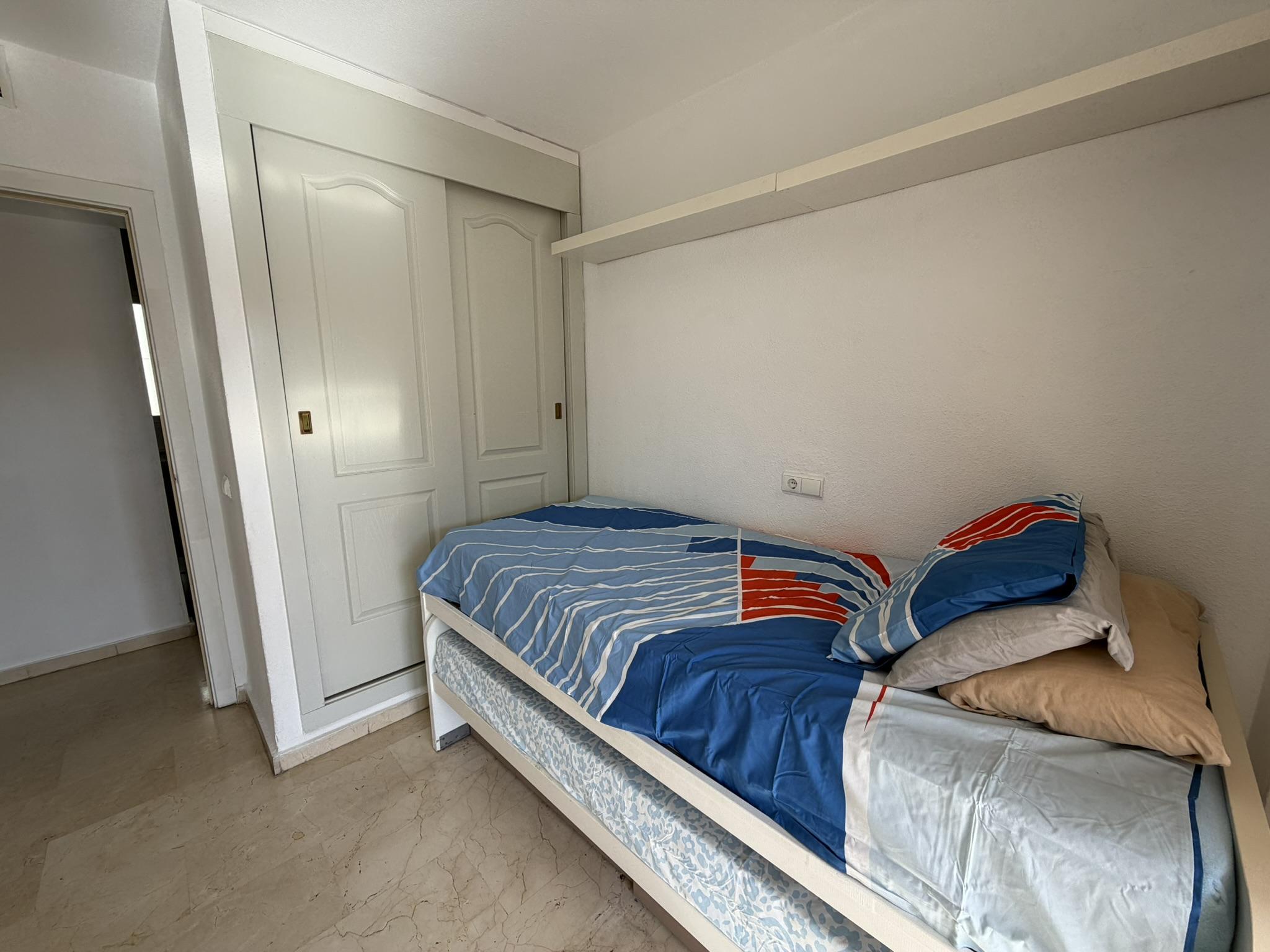 Imagen 17 Apartamento en venta en Benalmádena /  Playa a 400 metros , del centro comercial Torrequebrada