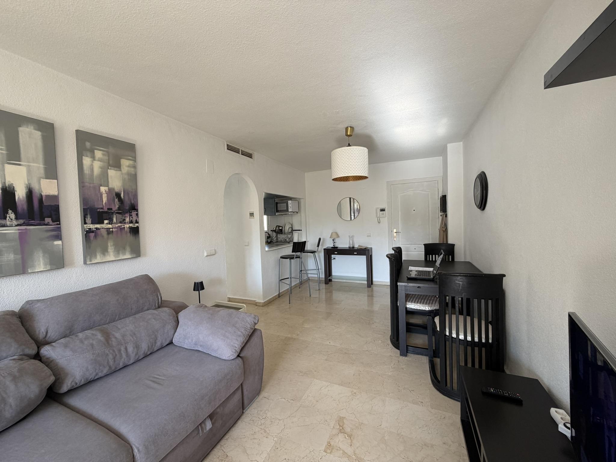 Imagen 4 Apartamento en venta en Benalmádena /  Playa a 400 metros , del centro comercial Torrequebrada