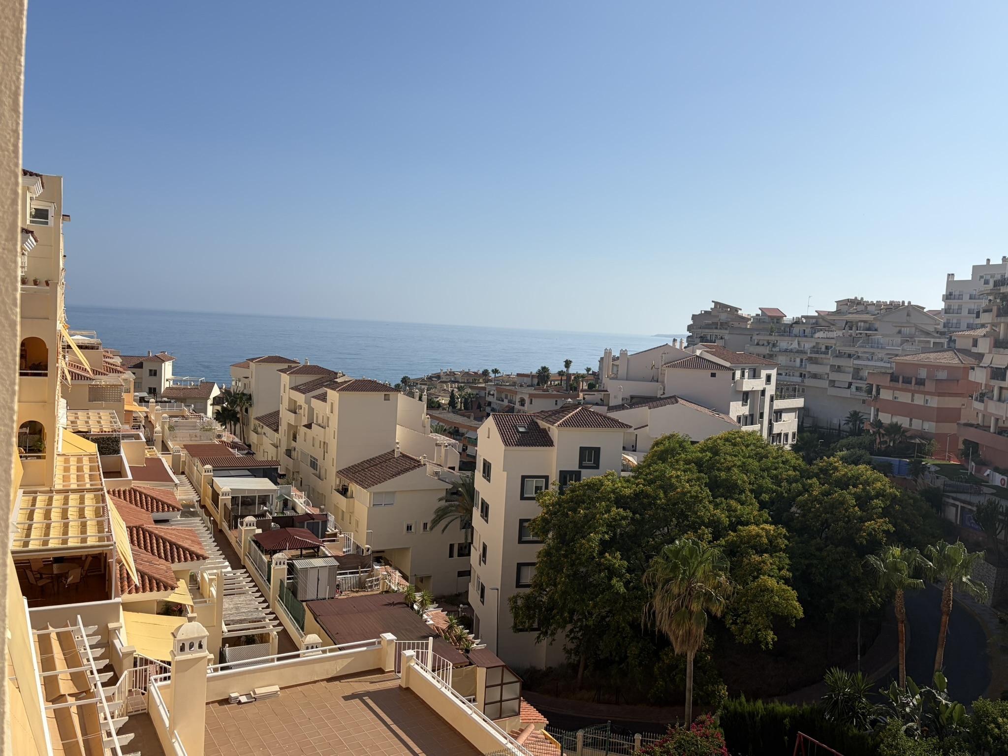 Imagen 1 Apartamento en venta en Benalmádena /  Playa a 400 metros , del centro comercial Torrequebrada