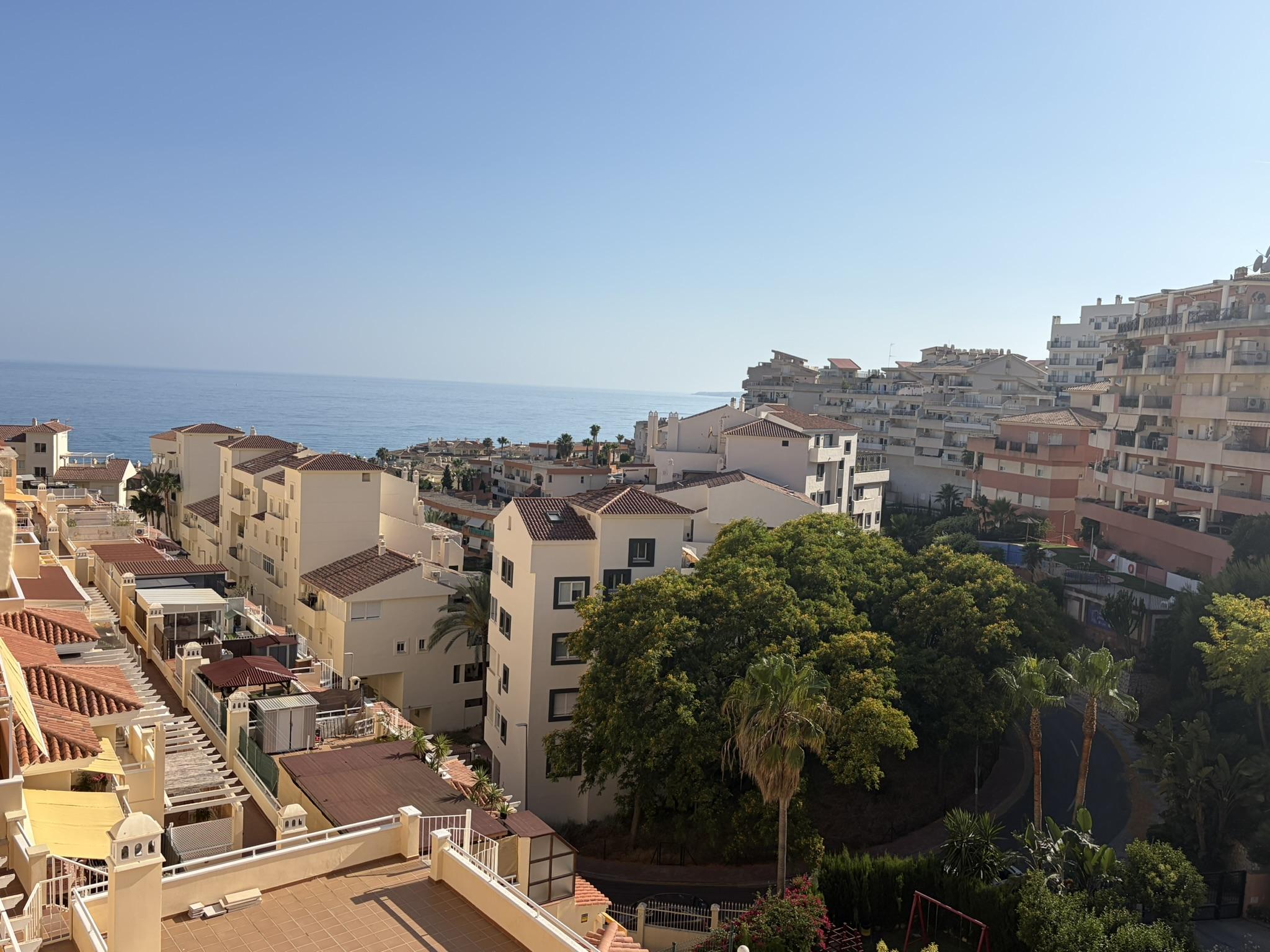 Imagen 19 Apartamento en venta en Benalmádena /  Playa a 400 metros , del centro comercial Torrequebrada