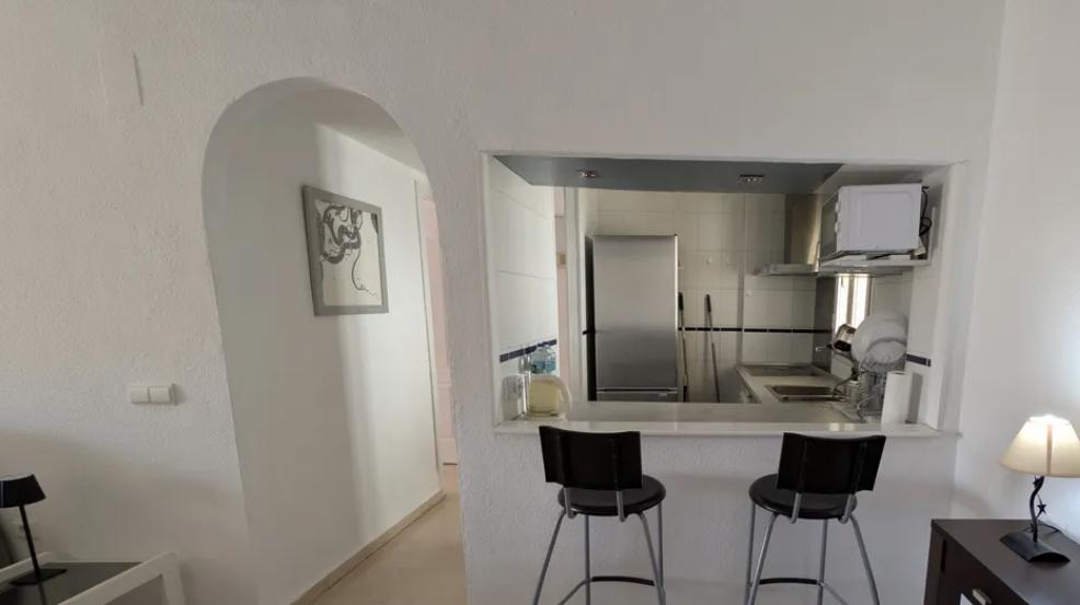Imagen 7 Apartamento en venta en Benalmádena /  Playa a 400 metros , del centro comercial Torrequebrada