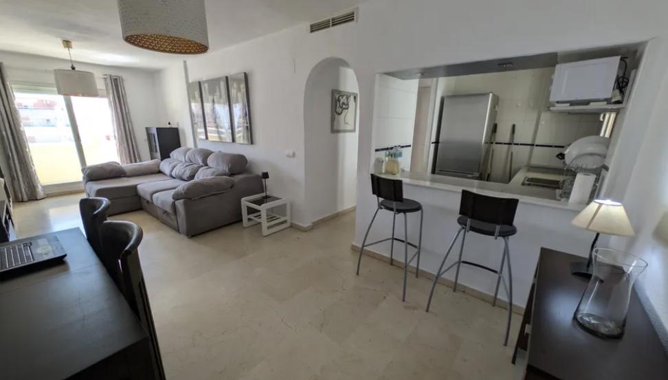 Imagen 6 Apartamento en venta en Benalmádena /  Playa a 400 metros , del centro comercial Torrequebrada