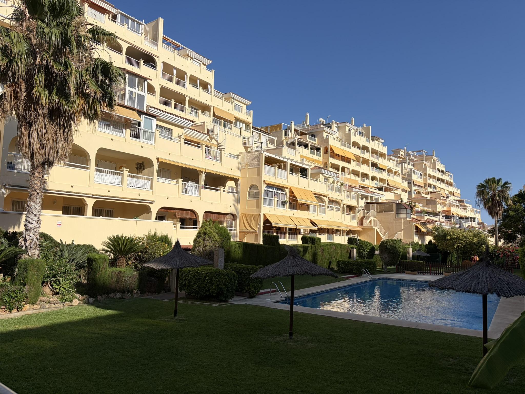 Imagen 24 Apartamento en venta en Benalmádena /  Playa a 400 metros , del centro comercial Torrequebrada