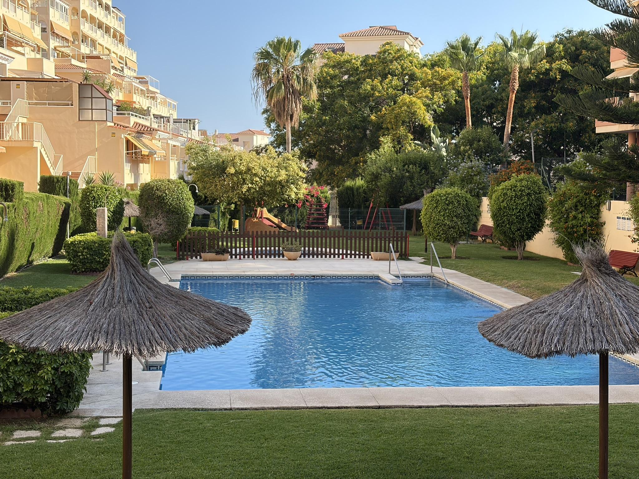 Imagen 26 Apartamento en venta en Benalmádena /  Playa a 400 metros , del centro comercial Torrequebrada