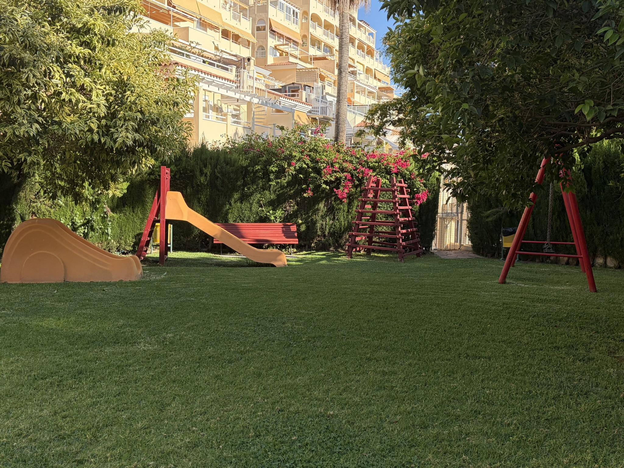Imagen 27 Apartamento en venta en Benalmádena /  Playa a 400 metros , del centro comercial Torrequebrada