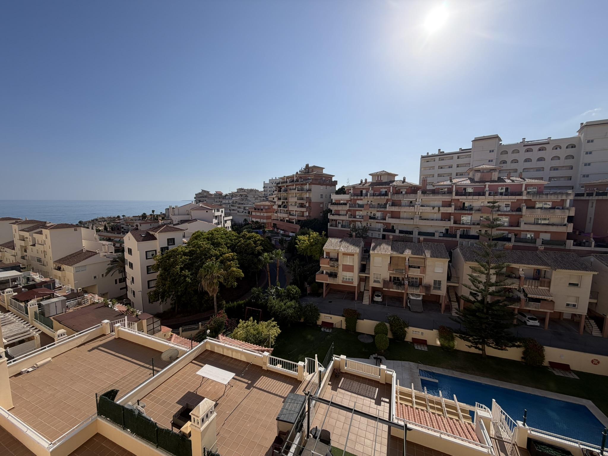 Imagen 20 Apartamento en venta en Benalmádena /  Playa a 400 metros , del centro comercial Torrequebrada
